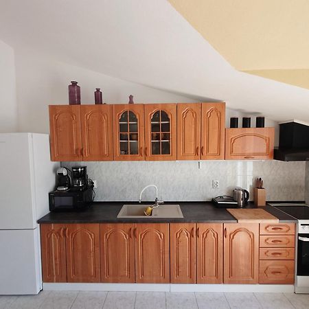 Vikeli Apartment โตรกีร์ ภายนอก รูปภาพ
