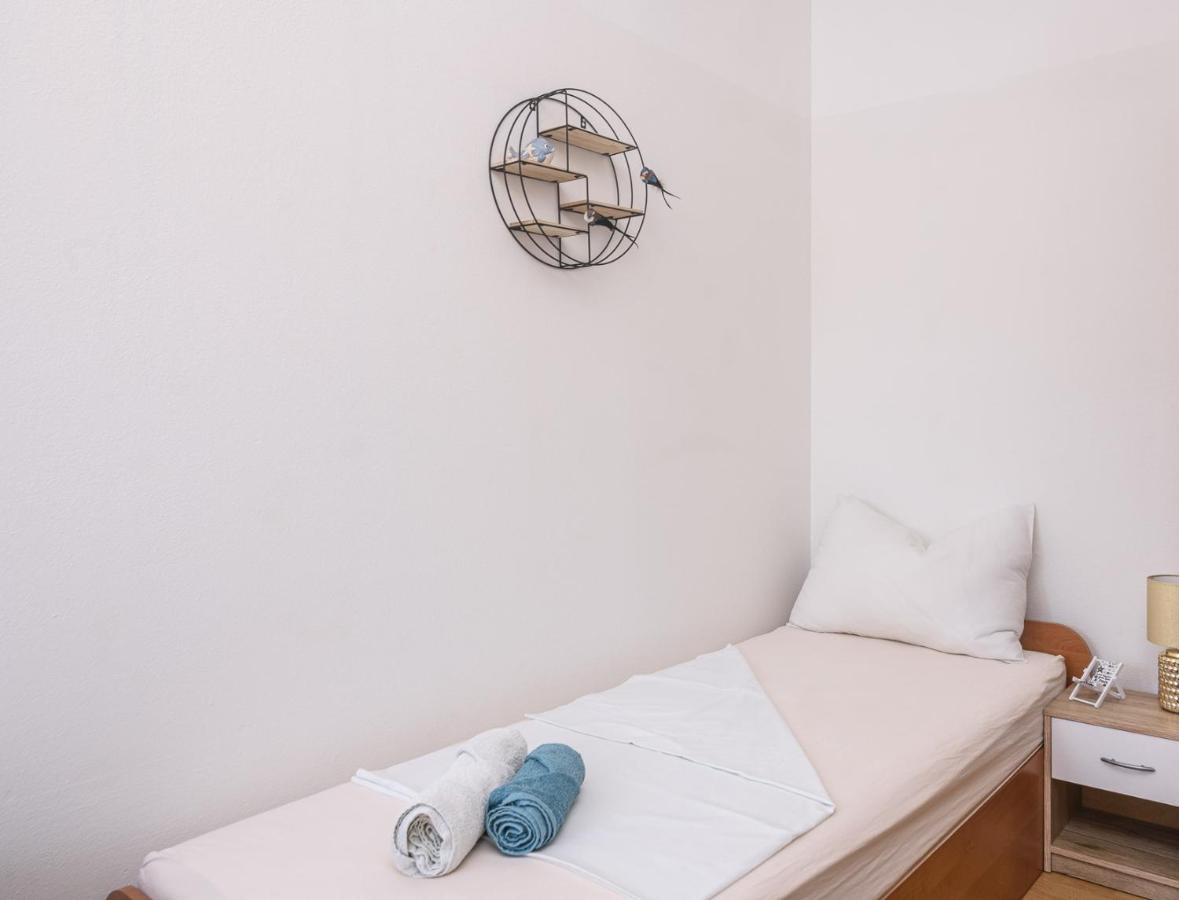Vikeli Apartment โตรกีร์ ภายนอก รูปภาพ