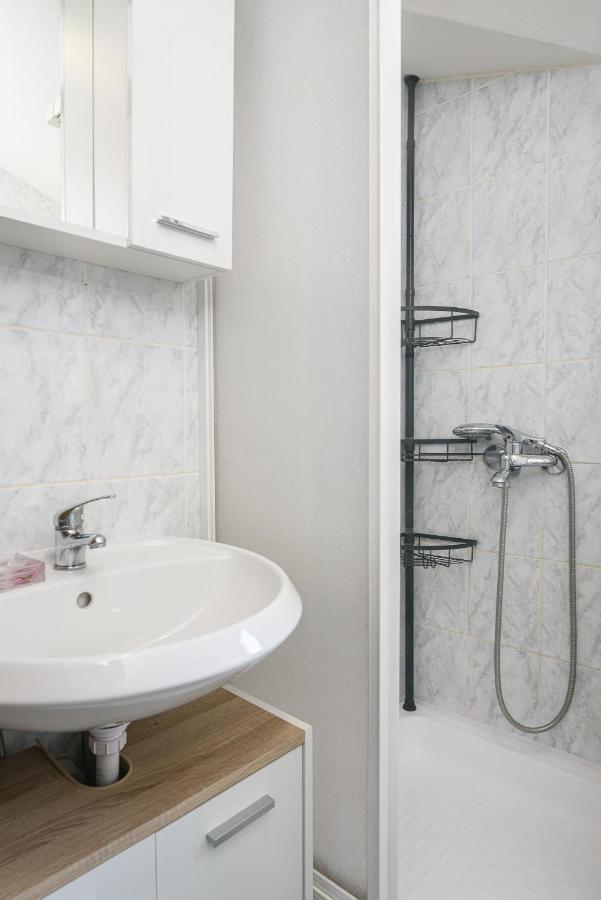 Vikeli Apartment โตรกีร์ ภายนอก รูปภาพ