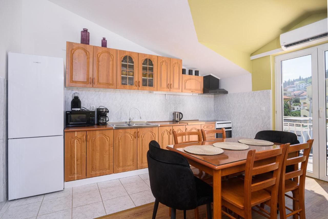 Vikeli Apartment โตรกีร์ ภายนอก รูปภาพ