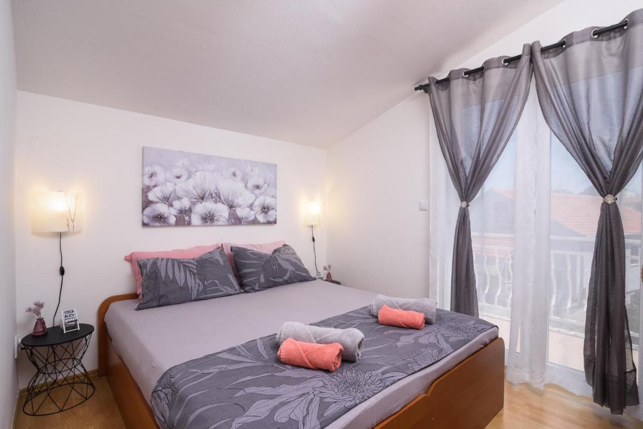 Vikeli Apartment โตรกีร์ ภายนอก รูปภาพ