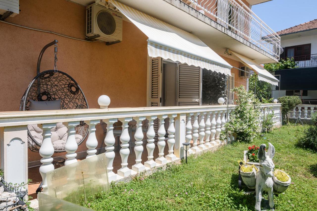 Vikeli Apartment โตรกีร์ ภายนอก รูปภาพ