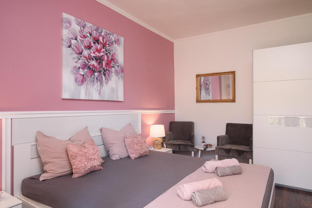 Vikeli Apartment โตรกีร์ ภายนอก รูปภาพ