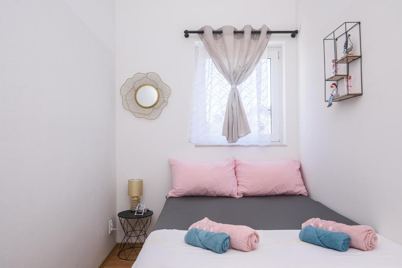 Vikeli Apartment โตรกีร์ ภายนอก รูปภาพ
