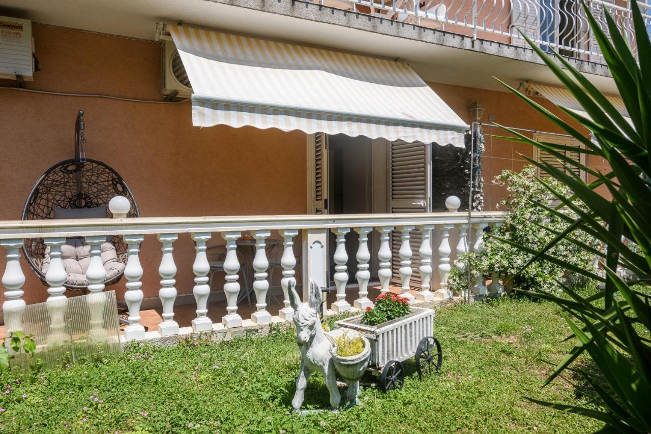 Vikeli Apartment โตรกีร์ ภายนอก รูปภาพ