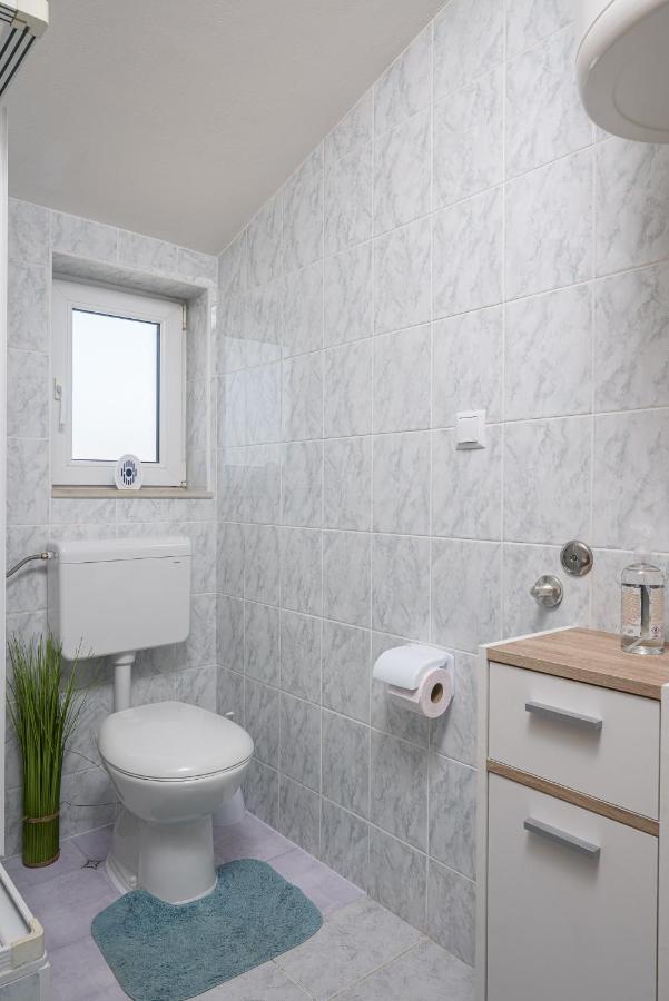 Vikeli Apartment โตรกีร์ ภายนอก รูปภาพ