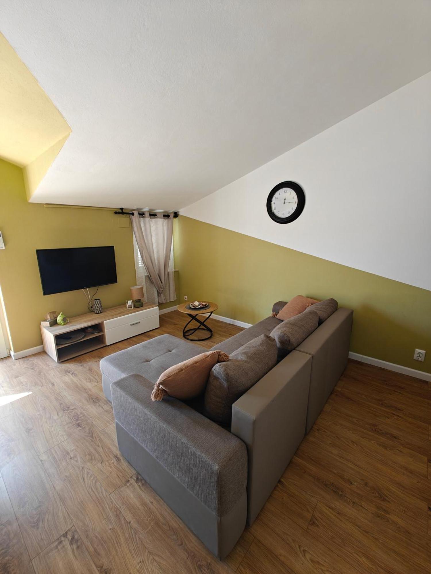 Vikeli Apartment โตรกีร์ ภายนอก รูปภาพ