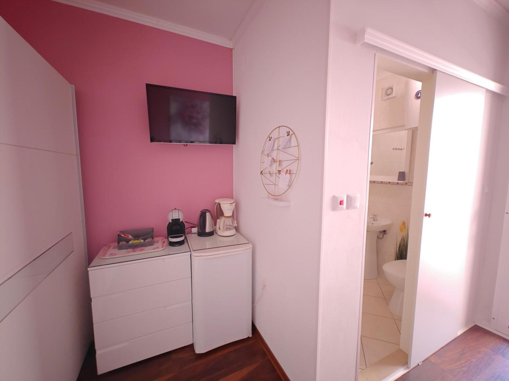 Vikeli Apartment โตรกีร์ ภายนอก รูปภาพ